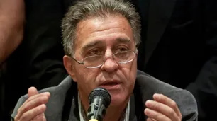 Néstor Pitrola: "Acá disfrazan todo de nacional y popular, pero a los jubilados les están robando"