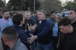 Detuvieron a un periodista tras preguntas incómodas al gobernador de Chaco: “Sos un militante K”
