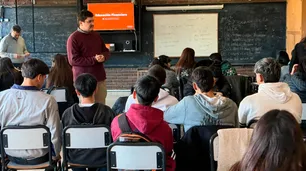Finanzas a Mano: la plataforma gratuita para jóvenes que enseña a manejar el dinero desde el celular