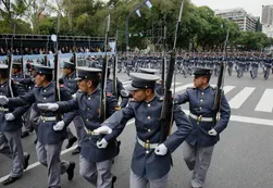 Festejos de Mayo: vuelven los desfiles por tierra y aire