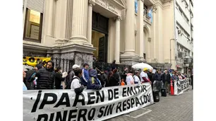 "Paren de emitir dinero sin respaldo": la CTE protestó en el Banco Central y lo culpó por la inflación