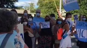 Video: un grupo de argentinos repudió la presencia de Macri en Suiza