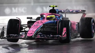 Colapinto pasó a Q2 sobre una pista imposible por la lluvia y largará 15° en Las Vegas