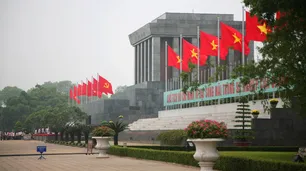 Ho Chi Minh, el elefante y el saltamontes