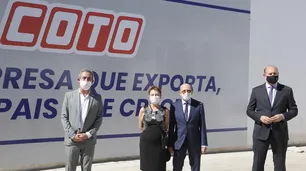 Coto invirtió 25 millones de dólares en un frigorífico que inauguró en Rosario