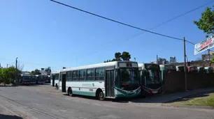 Se complica el conflicto de colectivos en el Interior