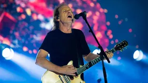 Internaron a Stevie Young, el guitarrista del grupo AC/DC, a poco de llegar al país