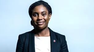 Trabajó en McDonald's y quiere ser primer ministro: Kemi Badenoch, la candidata que creció "sin agua corriente" en Nigeria