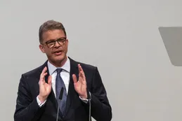 Reforma de Deutsche Bank explora venta de activos no deseados