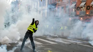 Los "chalecos amarillos" no ceden con sus protestas en Francia