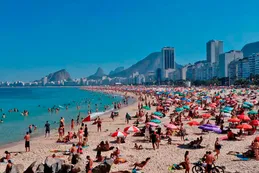 Viajaron menos argentinos al exterior en abril pero la balanza turística fue negativa