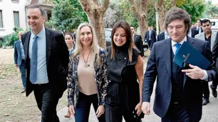 Adorni sigue arropado por el Gabinete y se muestra hiperactivo, pero la Justicia lo incomoda