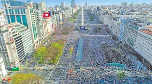 Actos políticos modernos y posmodernos