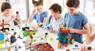 Enseñan a programar en primaria con kits y robots armados con "ladrillos"