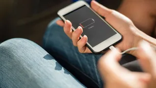 Qué cuidados hay que tener a la hora de cargar el celular