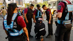 Operativo antimanteros en Balvanera: vallaron la terminal del tren Sarmiento por allanamientos en depósitos