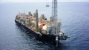 Exportación de GNL: YPF se asocia con PAE y el Grupo Techint se aleja del plan