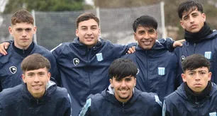 Racing de Córdoba: pibes que entre risas y sacrificios sueñan con Primera