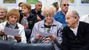 La oposición criticó el aumento a jubilados anunciado por Llaryora y advirtió que no resuelve el problema de fondo