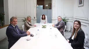 Cristina Kirchner reapareció en el Instituto Patria para "jugar" en la interna santafesina