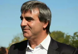 El intendente que no quiere fotos del agua culpó al campo por el desborde