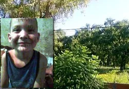 Macabro hallazgo: encuentran un niño muerto dentro de un árbol y abusado sexualmente