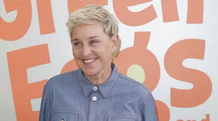 El video de Ellen Degeneres desafiando a una adolescente a usar un viejo teléfono de disco