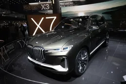BMW da a conocer su SUV de tres corridas tras 10 años de espera