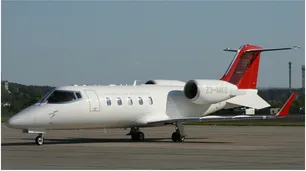 Sbarra vino de Miami en un jet privado y realiza una "cuarentena de privilegio"