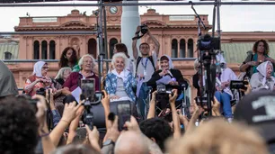 Día de la Memoria: bajo la lluvia, organizaciones sociales y políticas marcharon en Plaza de Mayo "contra el fascismo"