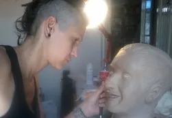La artista que creó las máscaras que usa el ‘clan Puccio’
