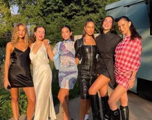 Dua Lipa celebró su cumpleaños junto a Bella Hadid y otras amigas con este look que querés tener