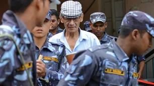 Liberaron a Charles Sobhraj, el asesino serial francés que inspiró la serie "La Serpiente"