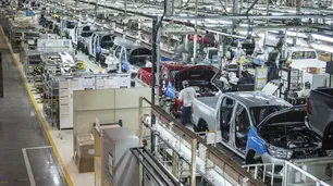 Toyota advierte que podría no alcanzar su meta de producción