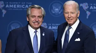 Tras los cruces en la Cumbre de las Américas, Fernández intenta amigarse con Biden
