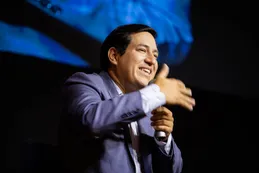 Candidato de Ecuador busca calmar a inversionistas en Nueva York