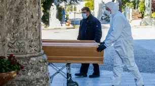 Azotada por el coronavirus, Italia no sabe cómo enterrar a sus muertos