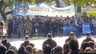 "Los carapintadas tienen razón": polémica bandera en el desfile del 9 de Julio que encabezó Javier Milei