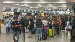 El Gobierno denunció a los gremios por las asambleas en Aeroparque: "Pasajeros descompuestos y con ataque de pánico"