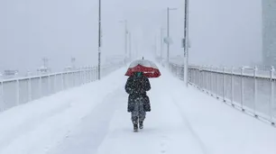 Nueva York habilitó el tránsito tras el récord de nieve y confirmó el regreso a las clases para este martes