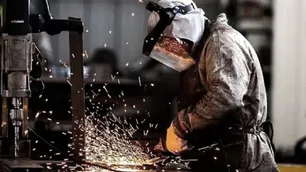 La actividad metalúrgica tuvo una leve suba en abril de 2025, pero el uso de la capacidad instalada en mínimos históricos