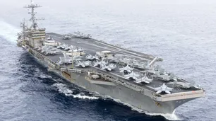El portaaviones de Estados Unidos “Harry Truman” chocó con un buque mercante en el Mar Mediterráneo
