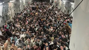 Hallaron restos humanos en tren de aterrizaje del avión que partió de Kabul