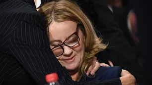 El movimiento feminista del #MeToo apoyó en las calles y las redes a Ford