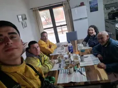 Incendios: la emoción del vecino al que tres bomberos le salvaron la casa en Cabalango