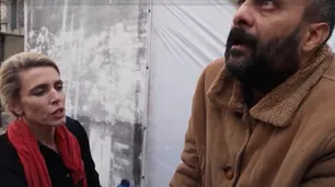 Siria: una periodista mostró cómo liberan a un prisionero que sobrevivió varios días sin comida