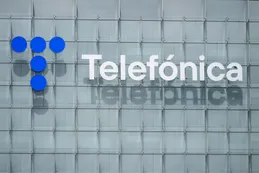 Milei vs. Clarín: el gobierno dice que hará todo lo posible para que Telefónica no sea vendida a Telecom