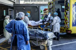 Temores de más confinamientos en China y Hong Kong pese a la baja de contagios de Covid