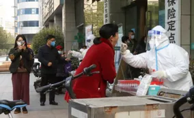 Alerta en China por la "rápida propagación" del virus tras suavizar el "covid cero" de Xi