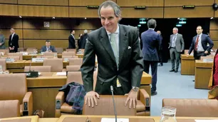 Diplomacia, fútbol y bombas: la historia desconocida del nuevo guardián nuclear